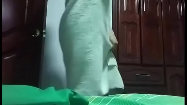 Se filtra vídeo casero de la pastora de la iglesia en toalla. grandes tetas naturales.