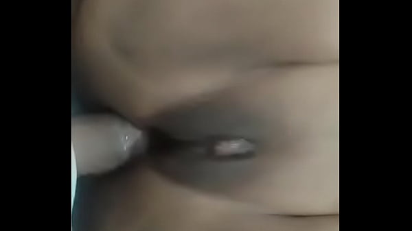 Socando no cuzinho apertadinho da safada