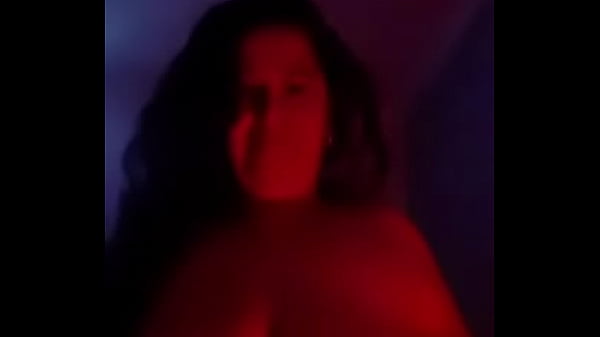 Elle a une paire de seins a faire bandé un cheval